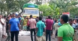 ট্রাকের -পিকআপ সংঘর্ষে চালক নিহত, মরদেহ নিয়ে মহাসড়কে অবরোধ