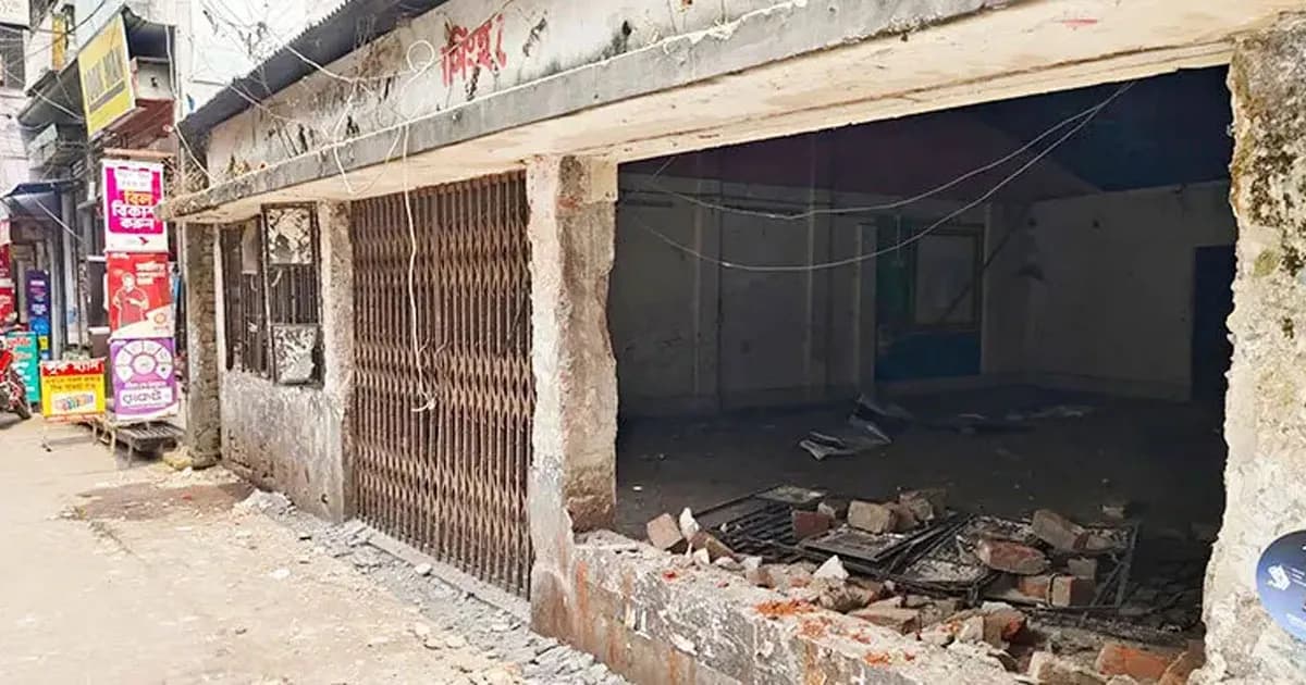 ময়মনসিংহে জেলা আওয়ামী লীগের কার্যালয়ে ভাঙচুর ও আগুন