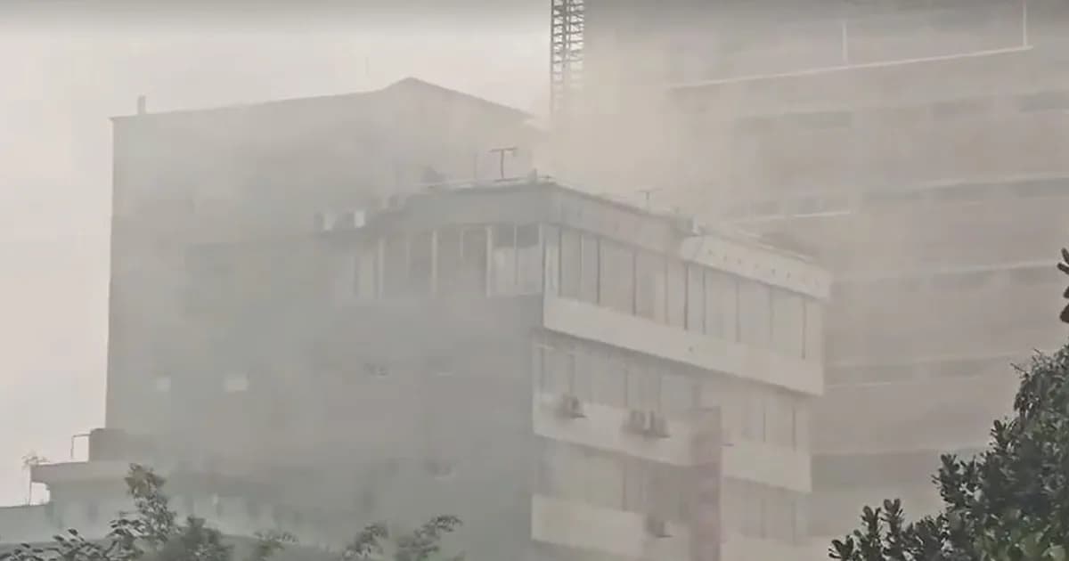 মিরপুরে বহুতল ভবনে ভয়াবহ আগুন, নিয়ন্ত্রণে ৪ ইউনিট