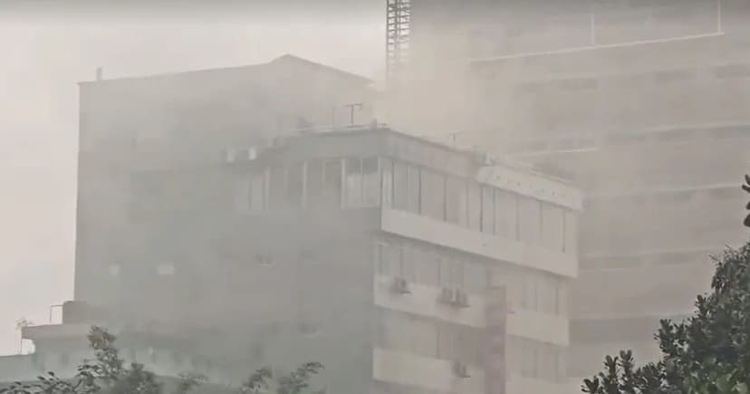 মিরপুরে বহুতল ভবনে ভয়াবহ আগুন, নিয়ন্ত্রণে ৪ ইউনিট