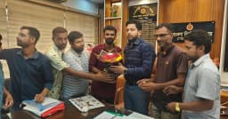 ইউএনও মনজুরুল আলমকে ফুলেল শুভেচ্ছা জানাল জুলাই যোদ্ধারা