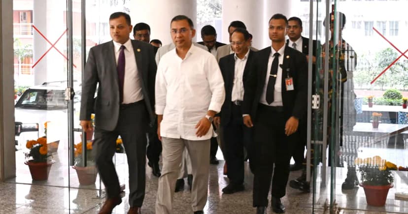 প্রথম কর্মদিবস শেষে সচিবালয় ছাড়লেন প্রধানমন্ত্রী তারেক রহমান