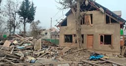 দিল্লি বিস্ফোরণকাণ্ডের সন্দেহভাজন উমরের বাড়ি গুঁড়িয়ে দিলো ভারত