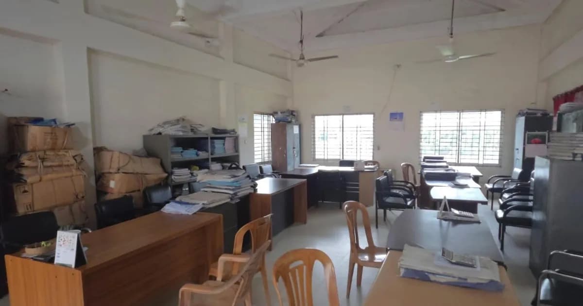 পূবাইলে সিটি কর্পোরেশন অফিসে সময়মতো আসেন না অনেক কর্মকর্তা-কর্মচারী