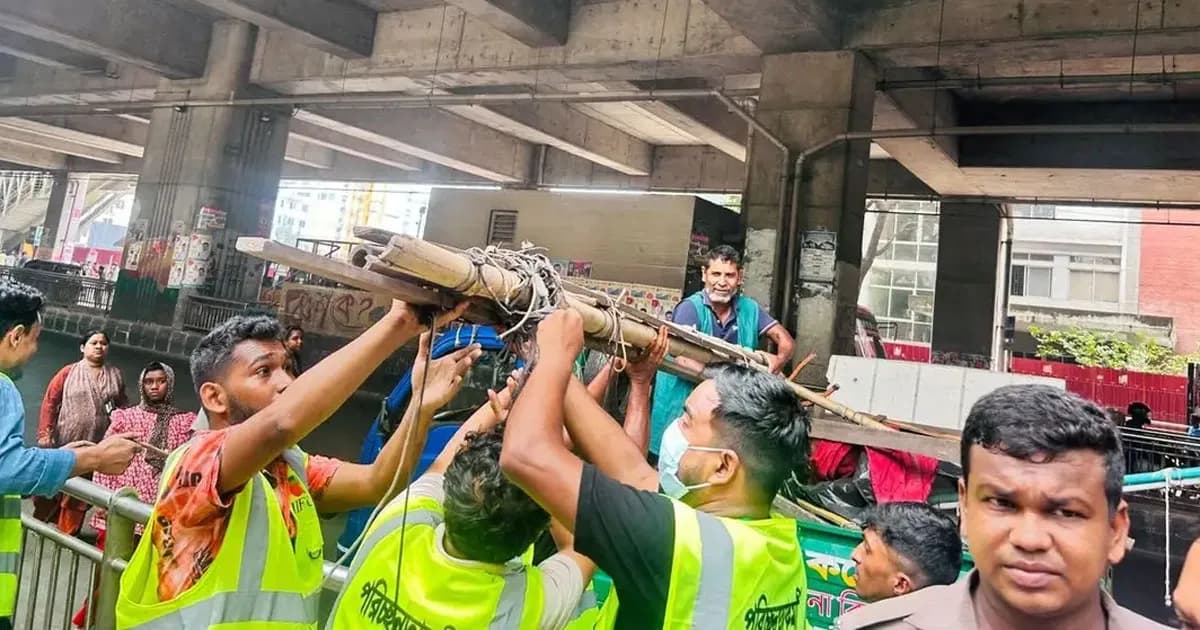 এবার মিরপুর-১০ মেট্রো স্টেশনে ভাসমান দোকানপাট উচ্ছেদ