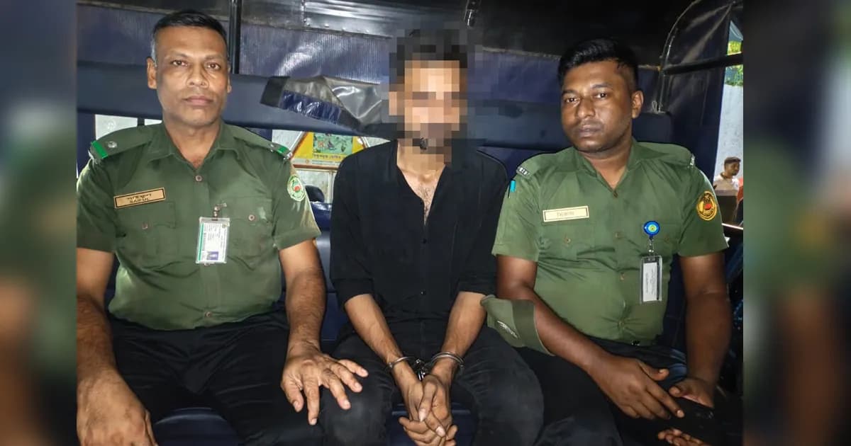 বিমানবন্দরে আনসারের তৎপরতায় ছিনতাইকারী আটক