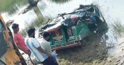 টেকনাফে মিনিট্রাক ও অটোরিকশার মুখোমুখি সংঘর্ষে চালকসহ নিহত ২