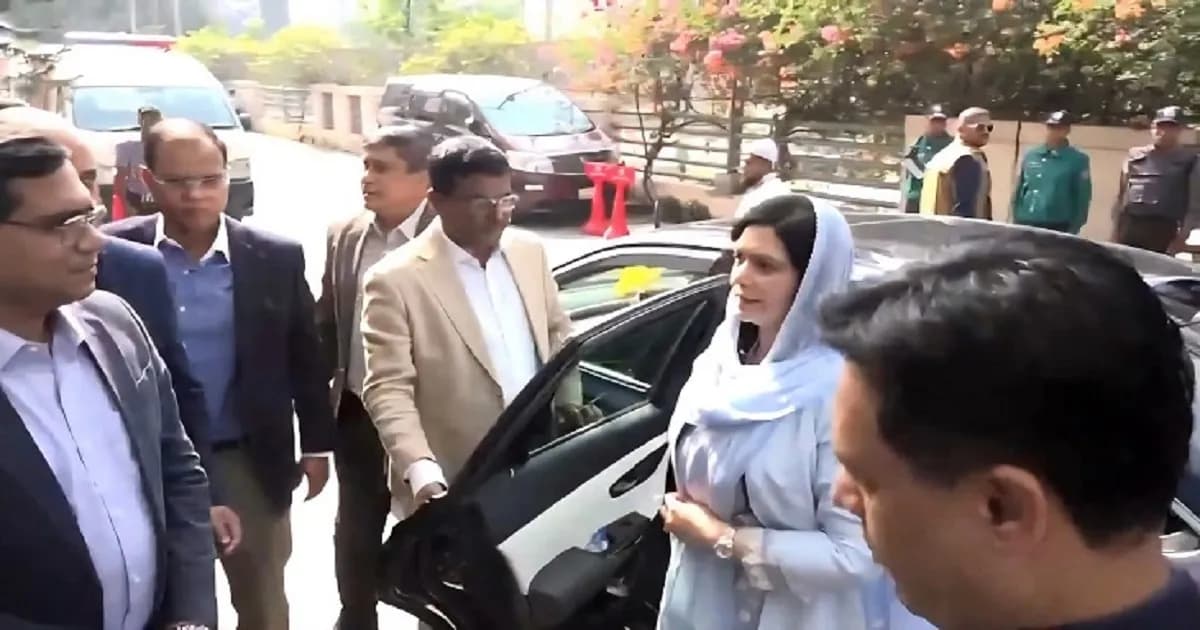 খালেদা জিয়াকে দেখতে ফের এভারকেয়ার হাসপাতালে ডা. জুবাইদা