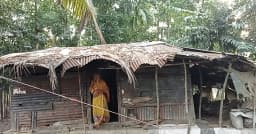 মেঘ দেখলেই অন্যের ঘরে আশ্রয়, দুর্বিষহ জীবন ডালিম বেগমের