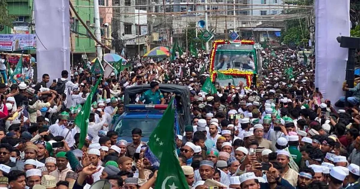 চট্টগ্রামে লাখো মানুষের অংশগ্রহণে জশনে জুলুস, নগরজুড়ে উৎসব