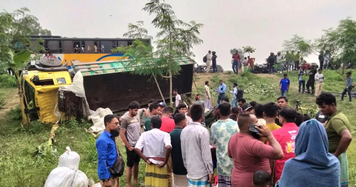 ট্রাক উল্টে নিহত ১৫ জনের মধ্যে ১৩ জনই নওগাঁর মান্দার বাসিন্দা
