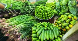 শীতের আমেজেও স্বস্তি নেই সবজির বাজারে