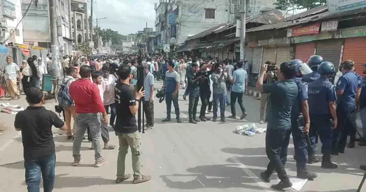 ভোলায় বিজেপি-বিএনপি ব্যাপক সংঘর্ষ ও ভাঙচুর, পার্থর প্রতিবাদ