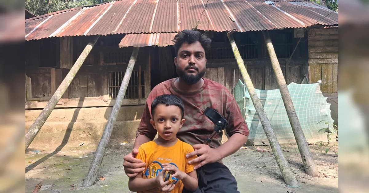 দুই হিপ নষ্ট হয়ে শয্যাশায়ী, অবুঝ শিশুটির জন্য বাঁচতে চান আনোয়ার