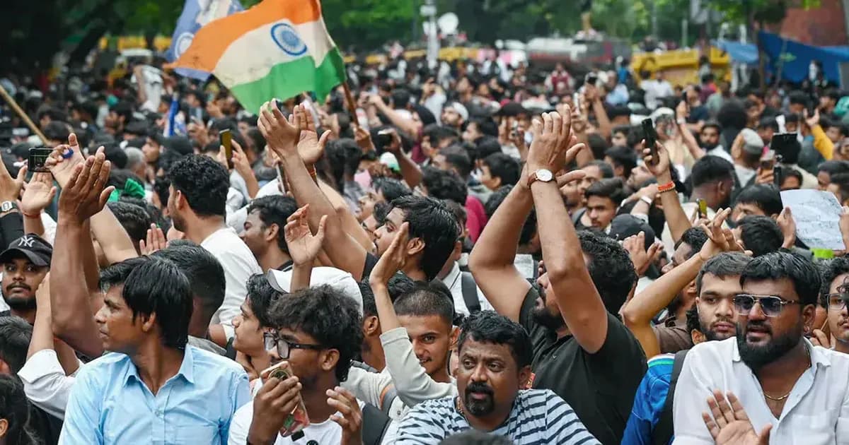 দিল্লির বিক্ষোভে আহত তরুণীকে আইসিইউতে স্থানান্তর