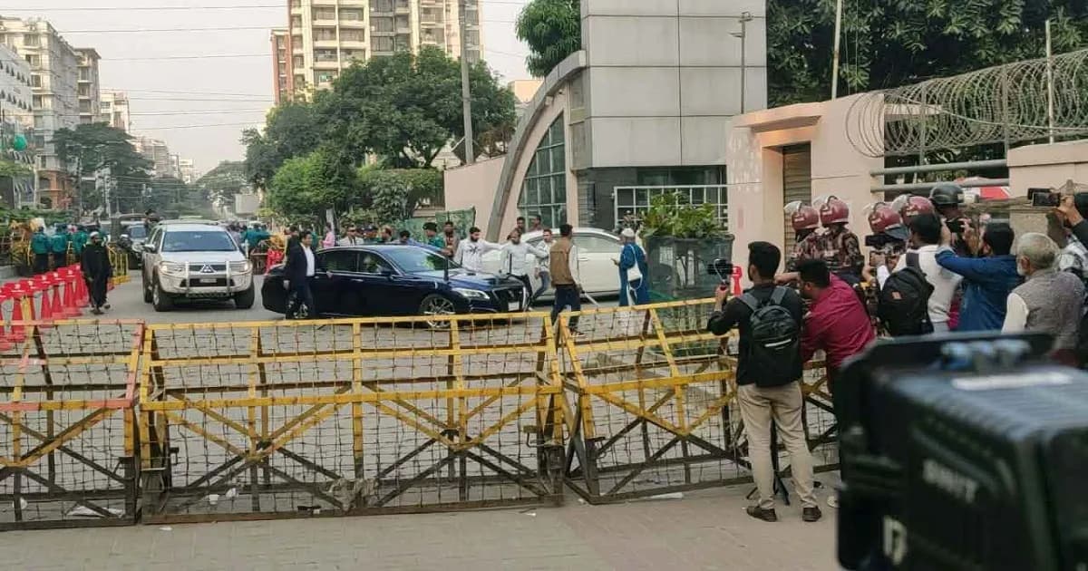 খালেদা জিয়াকে দেখতে এভারকেয়ারে পুত্রবধূ ডা. জুবাইদা রহমান