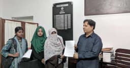 রাবি অধ্যাপকের বিতর্কিত মন্তব্যে, শাস্তির দাবিতে স্মারকলিপি প্রদান