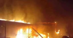 রাজধানীর কারওয়ান বাজারে আগুন, নিয়ন্ত্রণে ৩ ইউনিট