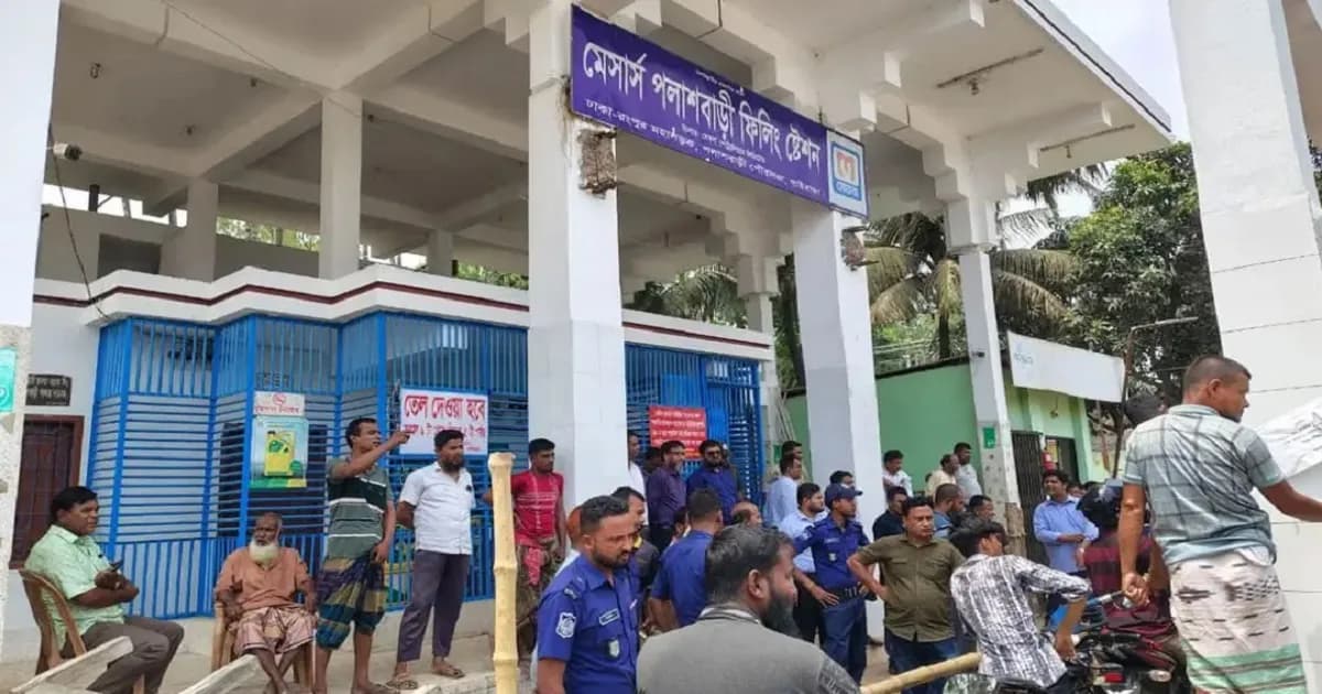 ফিলিং স্টেশনে তেল নেওয়া নিয়ে সংঘর্ষ, ছুরিকাঘাতে আহত ৩