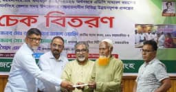 ময়মনসিংহে উন্নয়ন প্রকল্পে জেলা পরিষদের অর্থের চেক বিতরণ