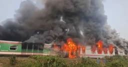 সীতাকুণ্ডে ঢাকাগামী চট্টলা এক্সপ্রেস ট্রেনে ভয়াবহ আগুন