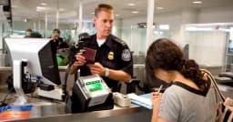 ইমিগ্রেশনের সময় যে ৭ কথা ভুলেও বলবেন না