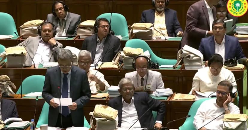ইতিহাসের সবচেয়ে বড় বাজেট উত্থাপন করছেন অর্থমন্ত্রী আমির খসরু
