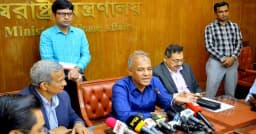 দেশে কোনো আতঙ্ক নেই, পরিস্থিতি স্বাভাবিক: স্বরাষ্ট্র উপদেষ্টা