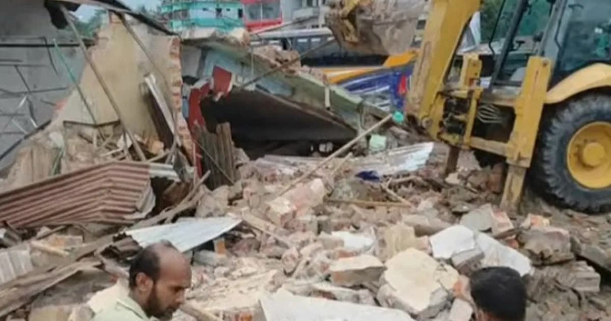 চাঁদপুর-কুমিল্লা মহাসড়কে অবৈধ স্থাপনা উচ্ছেদে অভিযান শুরু