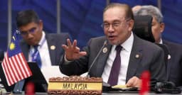 হরমুজ প্রণালিতে মালয়েশীয় জাহাজ চলাচলে অনুমতি দিল ইরান