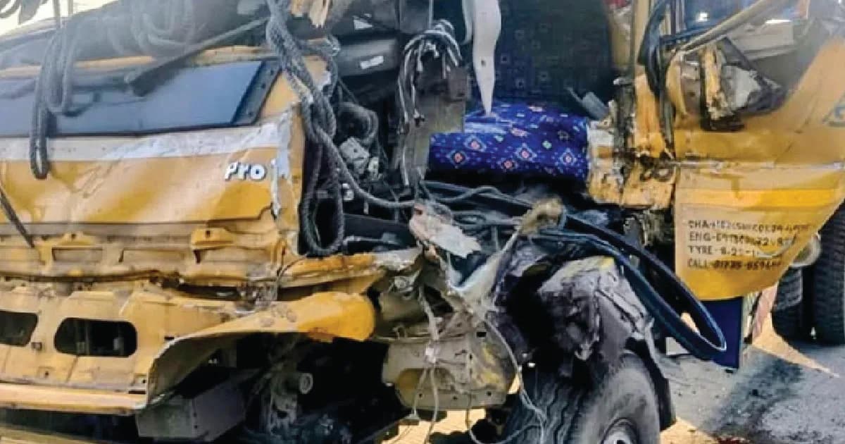 দাঁড়িয়ে থাকা ট্রাকে অপর ট্রাকের ধাক্কা, হেলপার নিহত