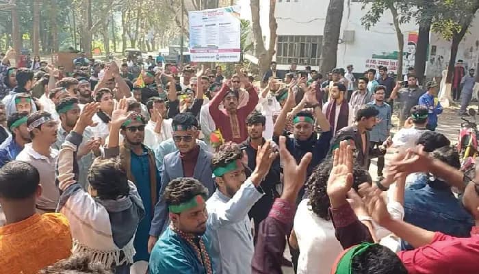 বিতর্কিত বক্তব্যে বিজয় দিবসের সভা বর্জন চাকসুর এজিএসসহ ৯ জন