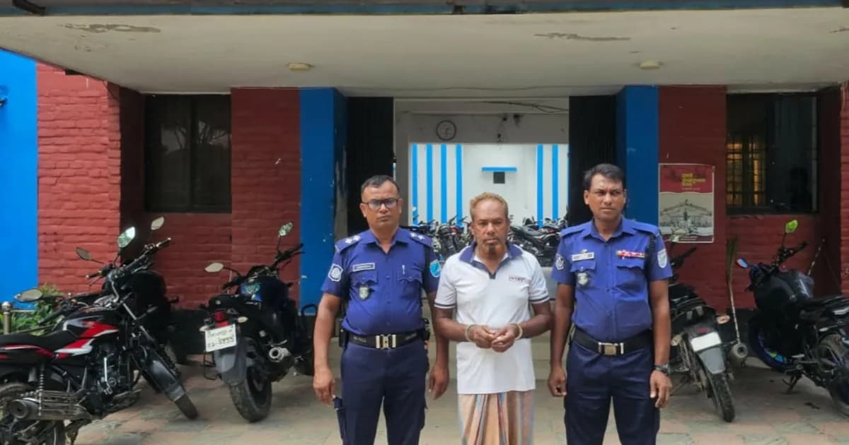 শ্রীনগরে স্ত্রীর পরকীয়া প্রেমিককে হত্যার ঘটনায় স্বামী গ্রেফতার