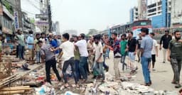 ফুটপাত উচ্ছেদ কেন্দ্র করে যুবদল ও ছাত্রদলের মধ্যে সংঘর্ষ