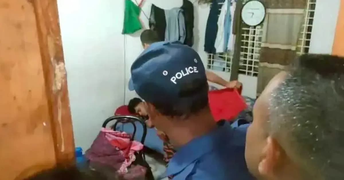 গভীর ঘুমে আচ্ছন্ন ছাত্র, দরজা ভেঙে জাগিয়ে তুললো ফায়ার সার্ভিস