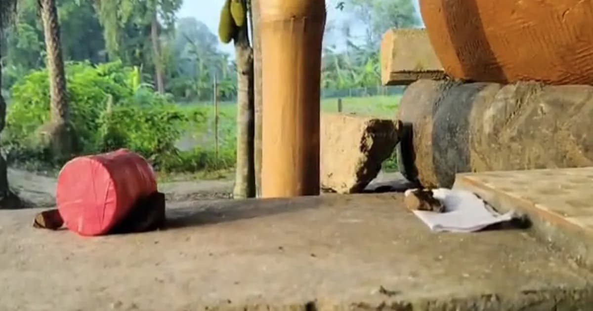 মেহেরপুরে দোকানের সামনে বোমাসদৃশ বস্তু ও হুমকির চিরকুট উদ্ধার