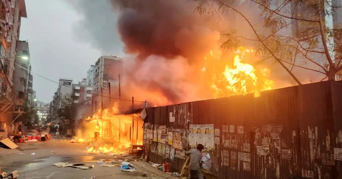 উত্তরা কাঁচাবাজারে আগুন, নিয়ন্ত্রণে পাঁচ ইউনিট