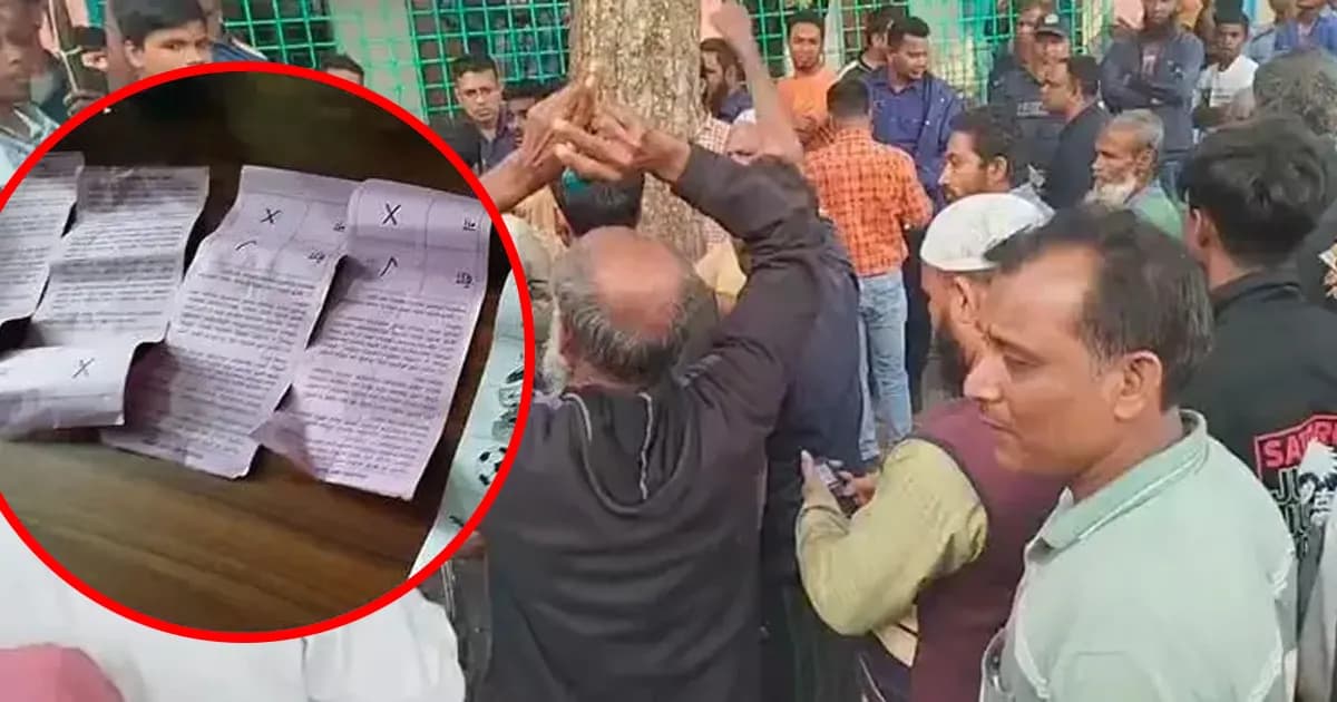 ভোটকেন্দ্রে সিলমারা ব্যালট উদ্ধার, বিক্ষোভে ইউএনও অবরুদ্ধ