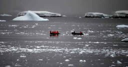 ভয়াবহ বিপর্যয়ের আশঙ্কা,অ্যান্টার্কটিকায় ৬০ দিনে গলে গেল অর্ধেক বরফ