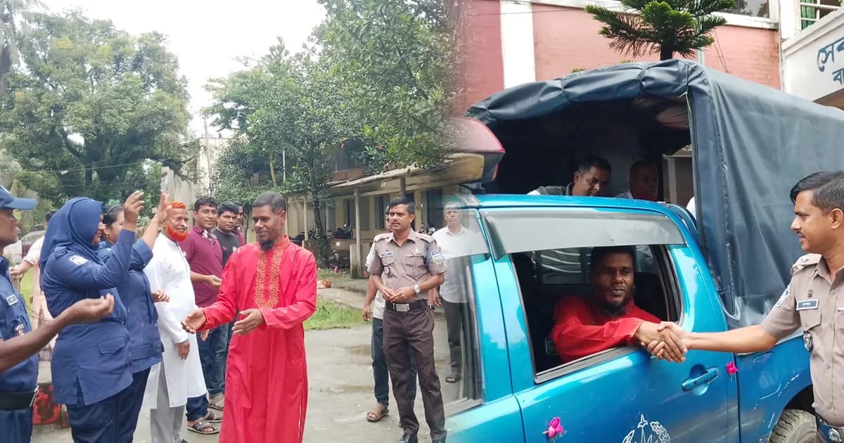 বারহাট্টায় অবসরপ্রাপ্ত পুলিশ কনস্টেবলকে রাজকীয় বিদায় সংবর্ধনা