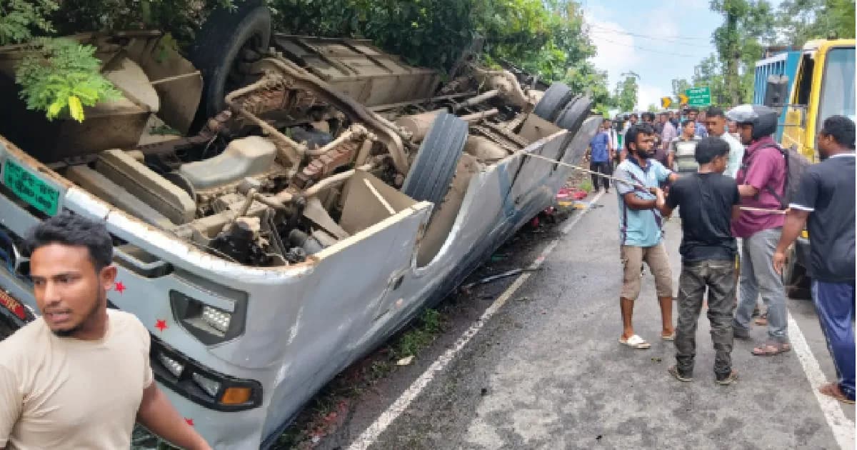খাগড়াছড়িতে নিয়ন্ত্রণ হারিয়ে বাস খাদে, নিহত ২