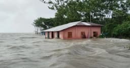 আগামী তিন দিন ভারী বৃষ্টির পূর্বাভাস, ৬ জেলায় বন্যার আশঙ্কা