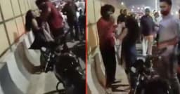 এবার জনসমক্ষে তরুণীর ওড়না ধরে টানাটানি