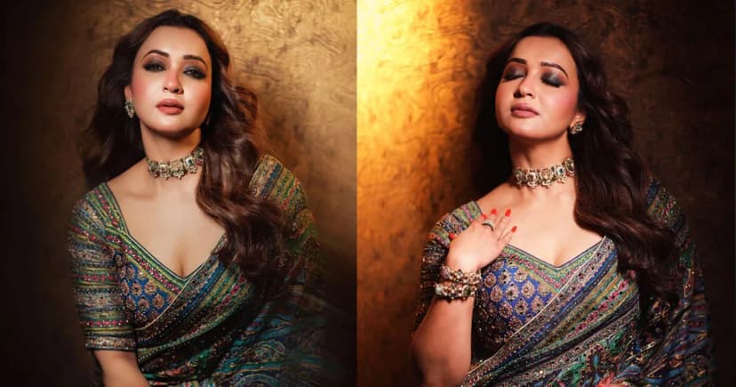 নীল শাড়িতে রাজকীয় সাজে নজর কাড়লেন কৌশানি মুখার্জি