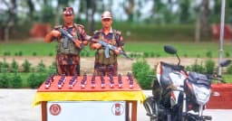 লালমনিরহাটের বিজিবির অভিযানে ভারতীয় ইস্কাফ সিরাপ ও মোটরসাইকেল জব্দ