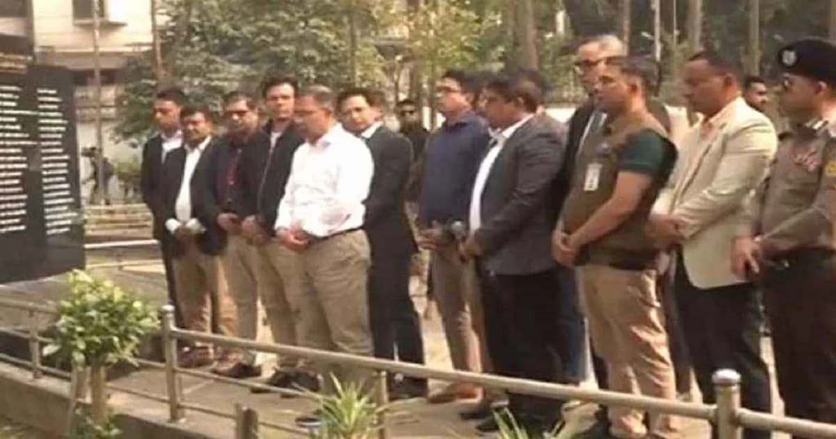 পিলখানায় নিহত সেনাদের কবর জিয়ারত করলেন তারেক রহমান