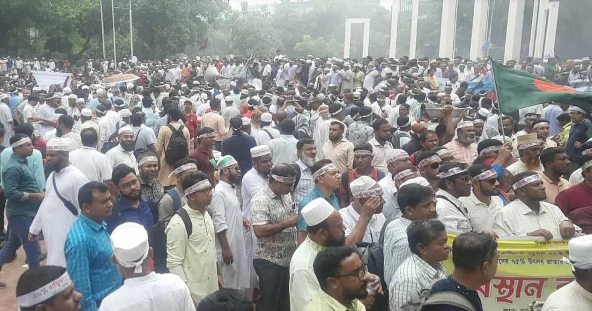 শাহবাগে অবরোধের প্রস্তুতি, শহীদ মিনারে ঢল এমপিওভুক্ত শিক্ষকদের