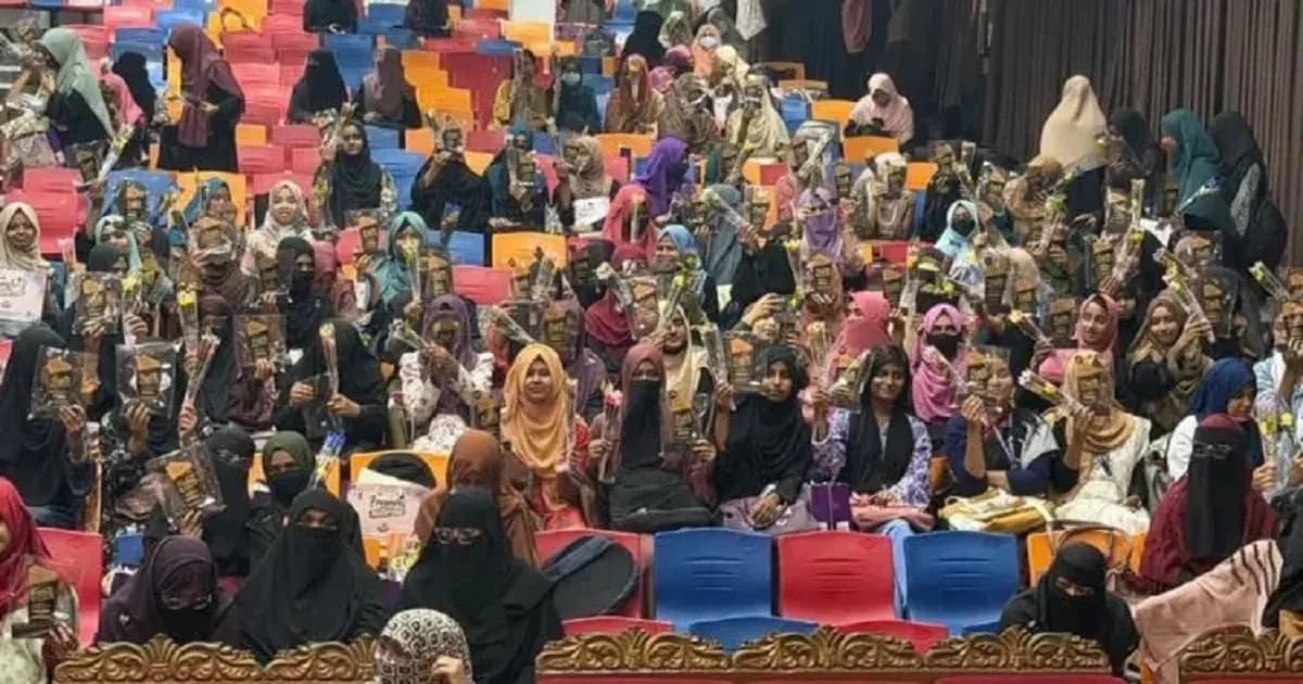চবিতে নবীন ৪ শতাধিক নারী শিক্ষার্থীকে ছাত্রীসংস্থার সংবর্ধনা