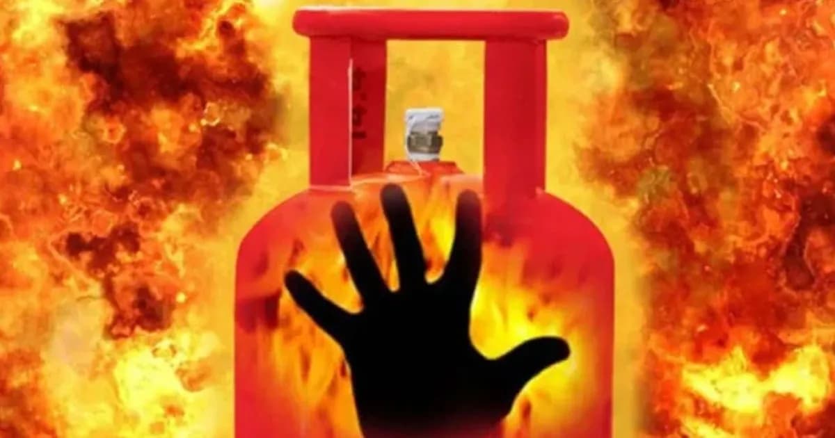 ভাটারায় গ্যাস বিস্ফোরণ: ৬ ঘণ্টার ব্যবধানে প্রাণ গেল মামা-ভাগনির
