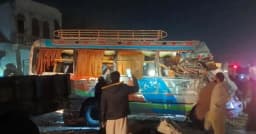 পাকিস্তানে বিয়ের যাত্রীবাহী বাস উল্টে নিহত ৪